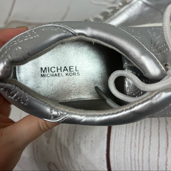 Girls Michael Kors “Genoa” silver sneakers size 4 - Picture 5 of 7